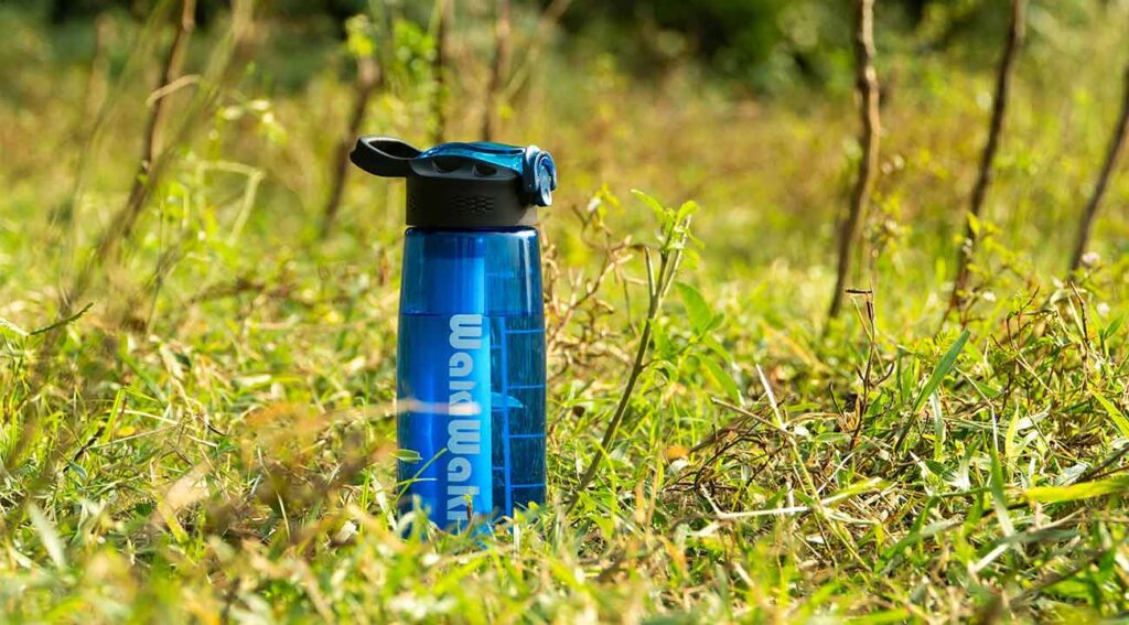 Wakiwaki Blue Purifier Water Bottle for gym, car trips, the house, camping, hiking, emergency supplies, and outdoor activities. 
