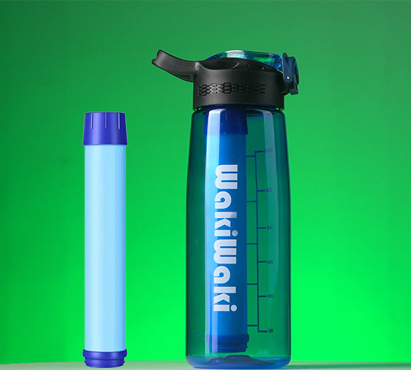Wakiwaki Blue Purifier Water Bottle photo
